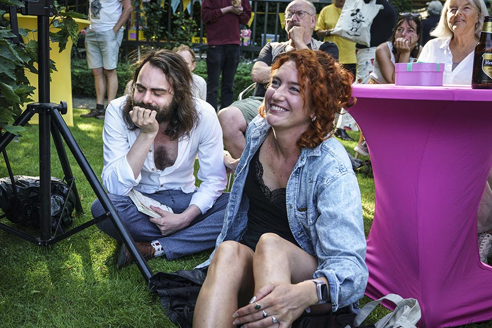 Dichters in de Prinsentuin in beeld