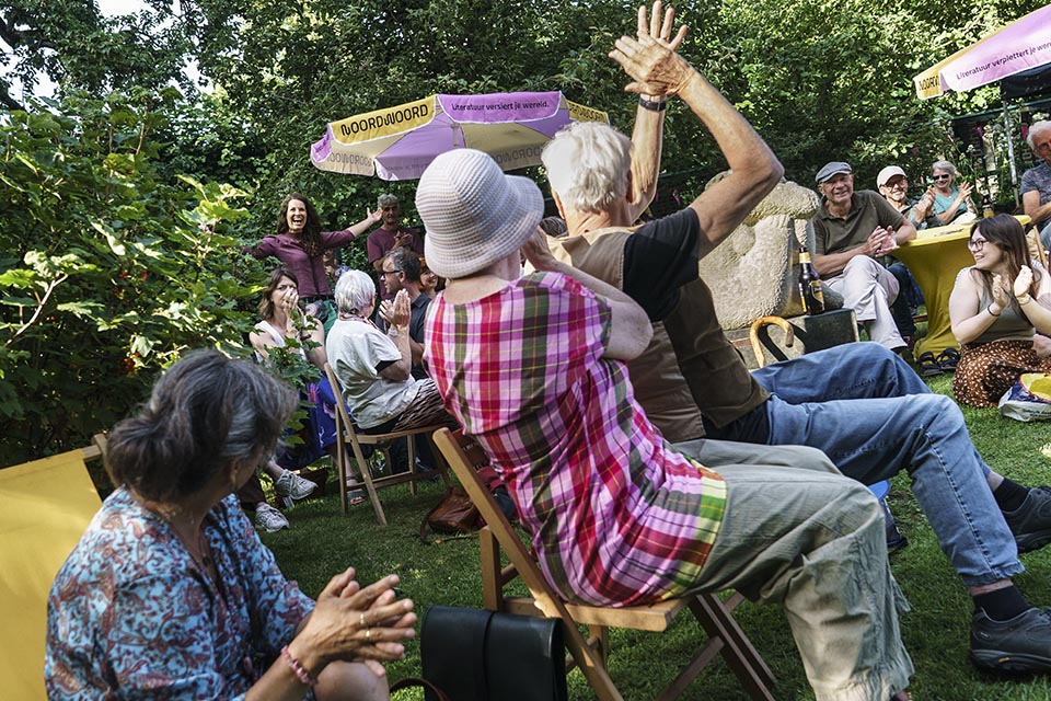 Dichters in de Prinsentuin in beeld