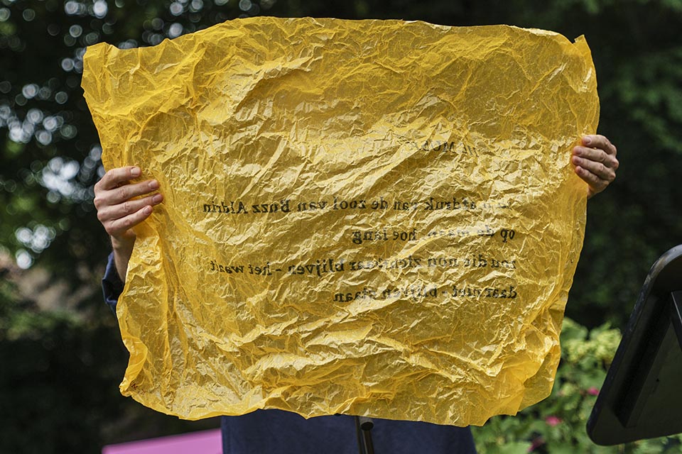 Dichters in de Prinsentuin in beeld