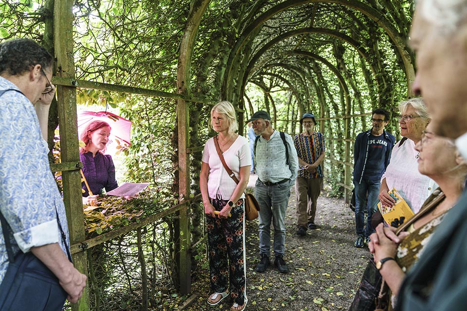 Dichters in de Prinsentuin in beeld