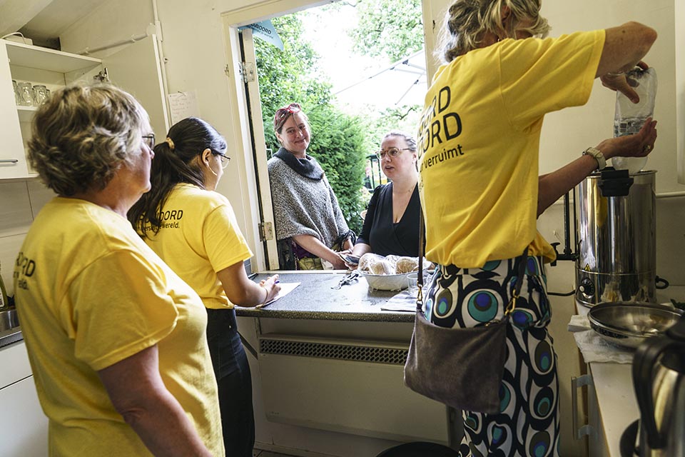 Dichters in de Prinsentuin in beeld