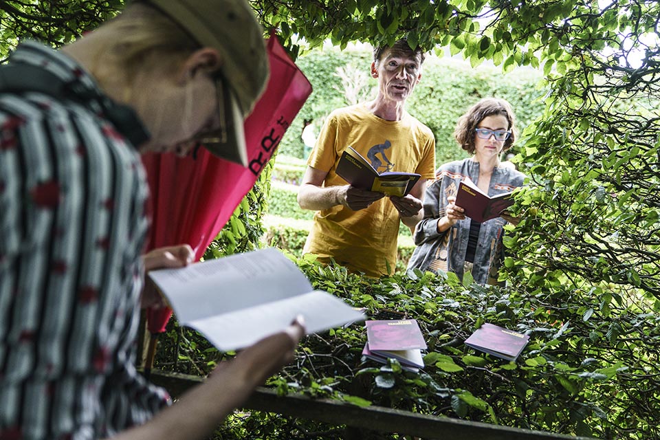 Dichters in de Prinsentuin in beeld