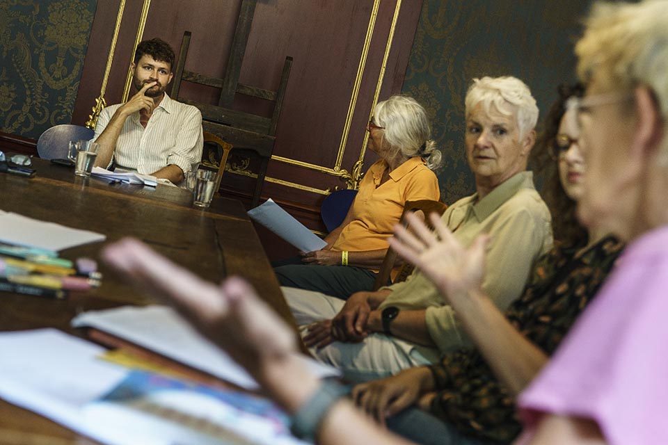 Dichters in de Prinsentuin in beeld