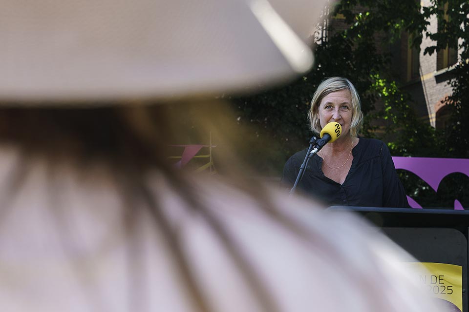 Dichters in de Prinsentuin in beeld