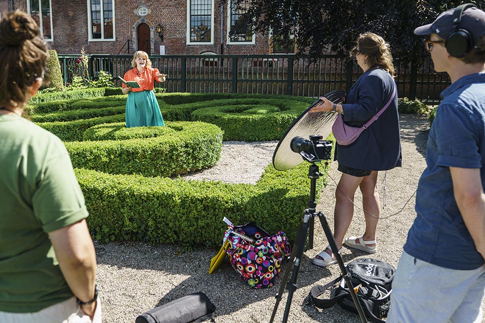 Dichters in de Prinsentuin in beeld