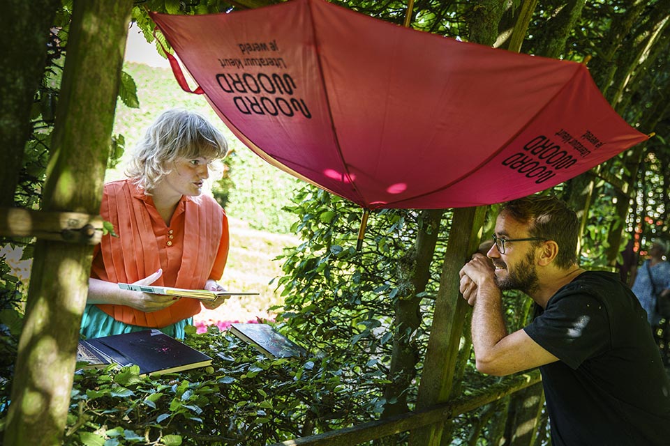 Dichters in de Prinsentuin in beeld