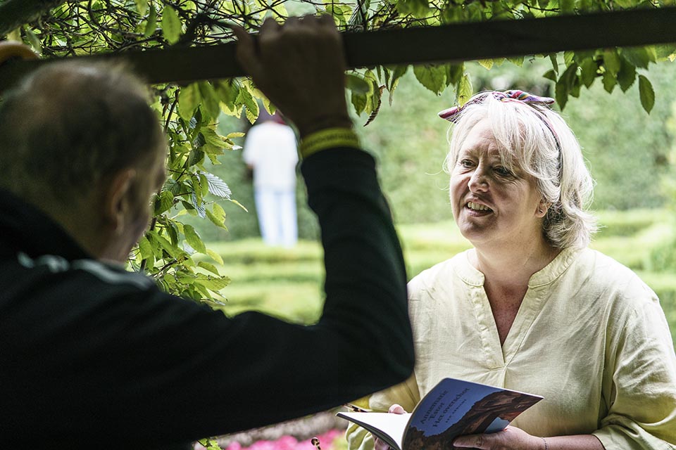 Dichters in de Prinsentuin in beeld