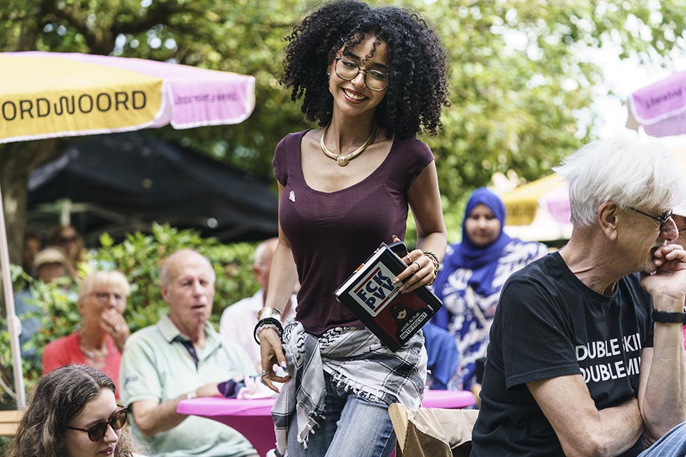Dichters in de Prinsentuin in beeld