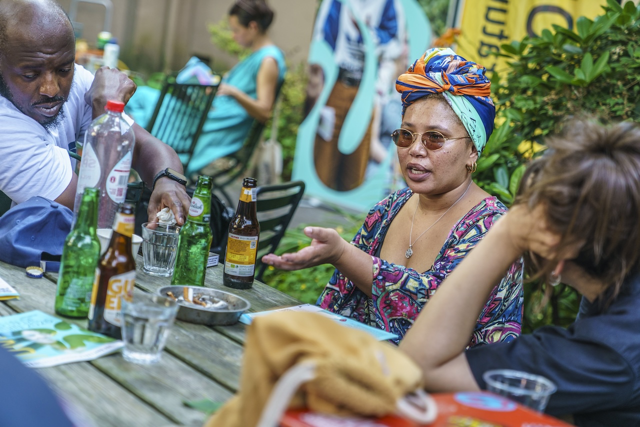 Dichters in de Prinsentuin in beeld