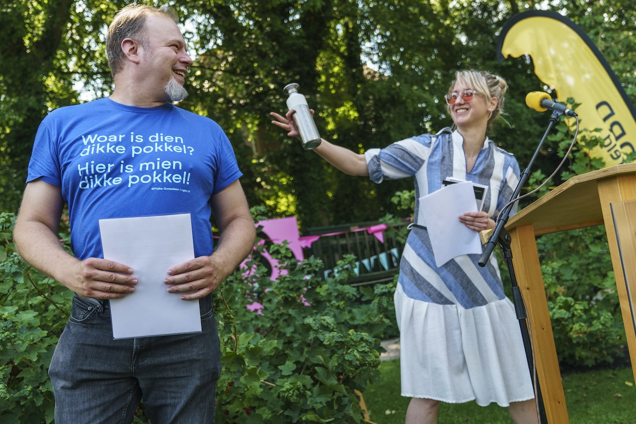 Dichters in de Prinsentuin in beeld