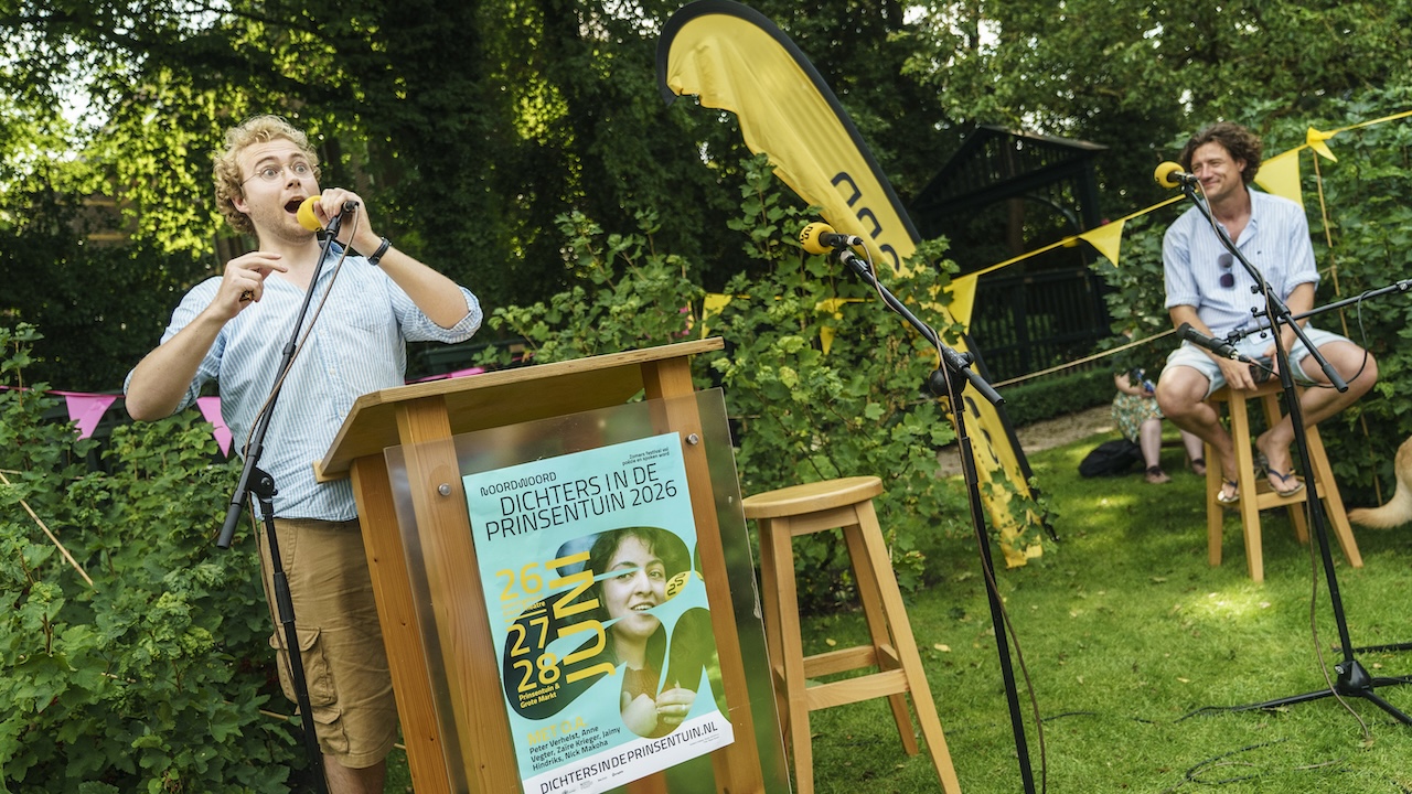 Dichters in de Prinsentuin in beeld