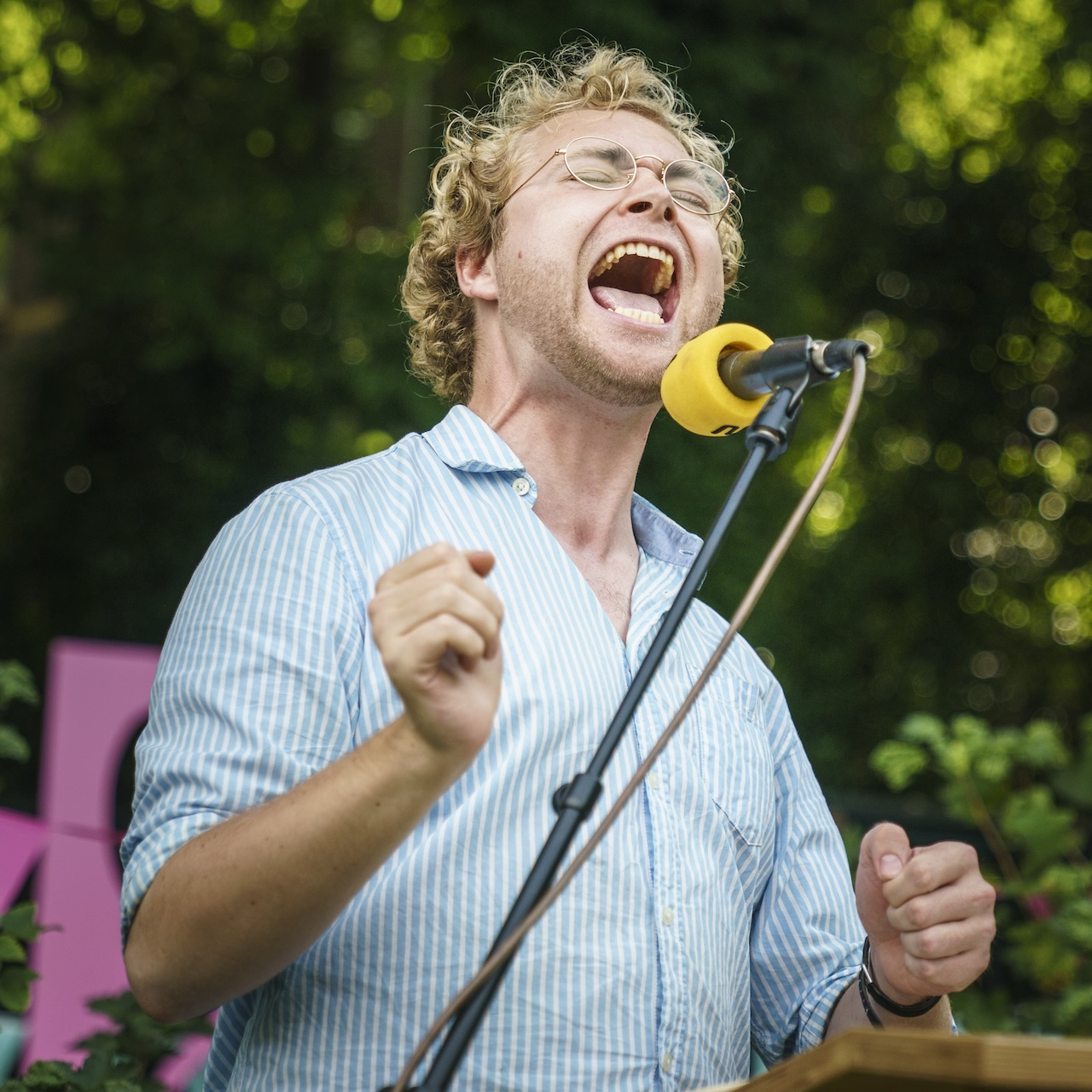 Dichters in de Prinsentuin in beeld