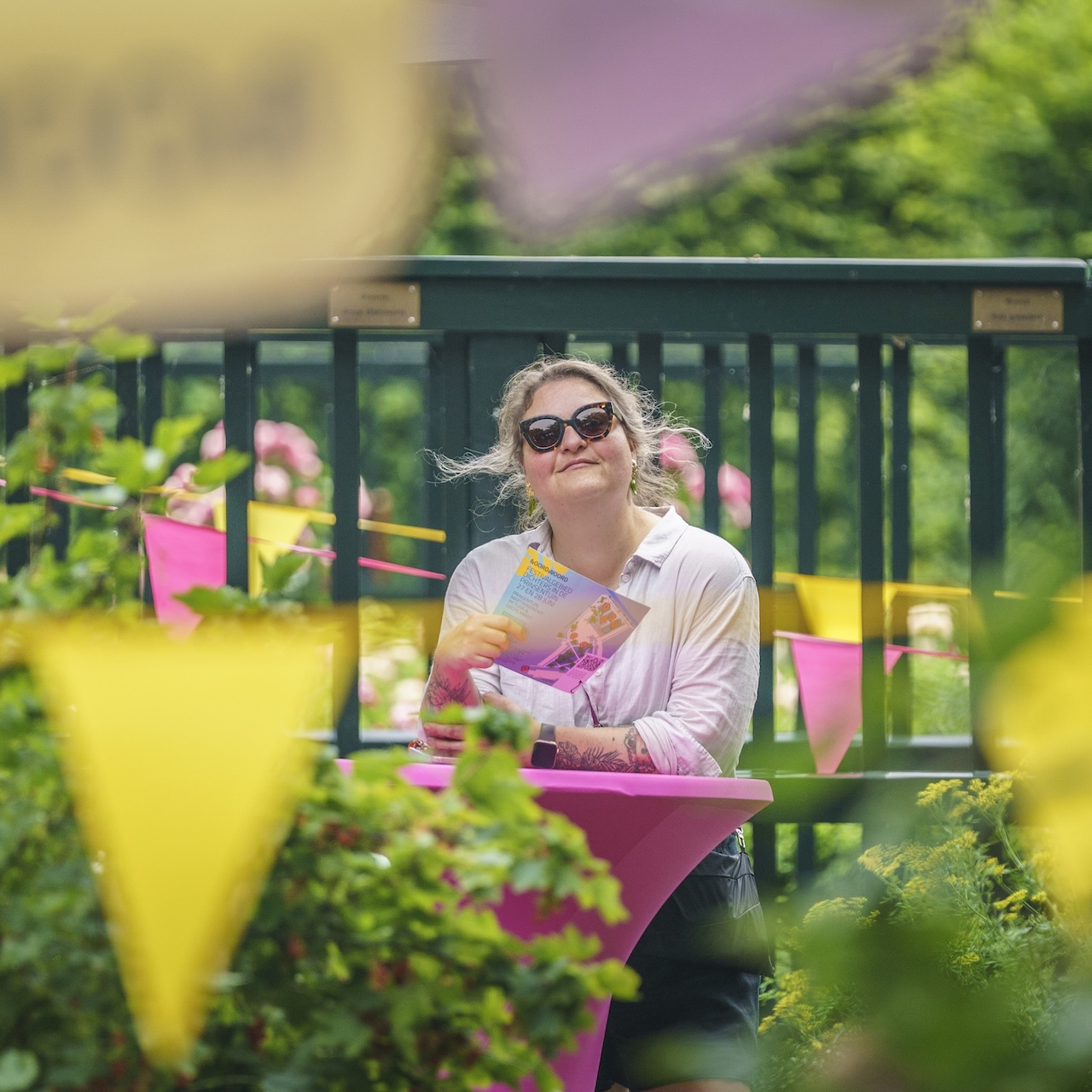 Dichters in de Prinsentuin in beeld