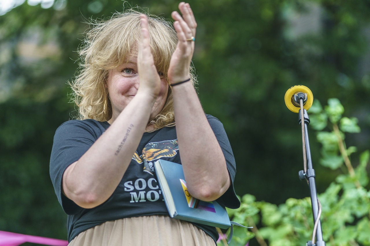 Dichters in de Prinsentuin in beeld