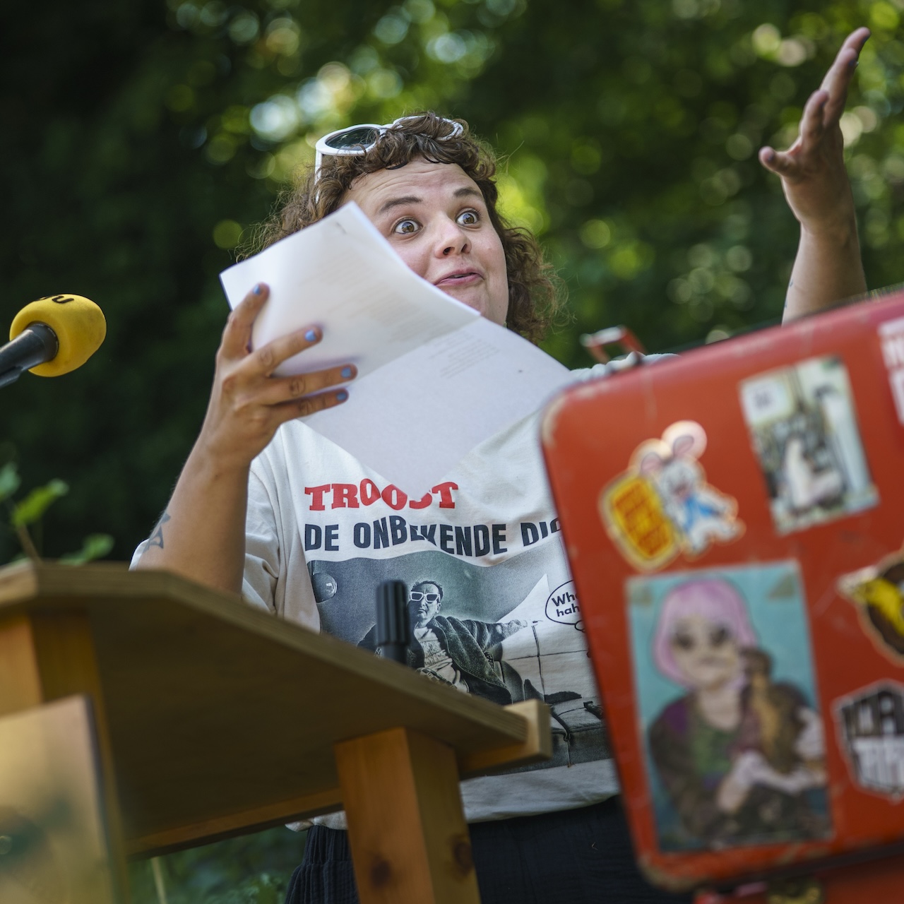 Dichters in de Prinsentuin in beeld