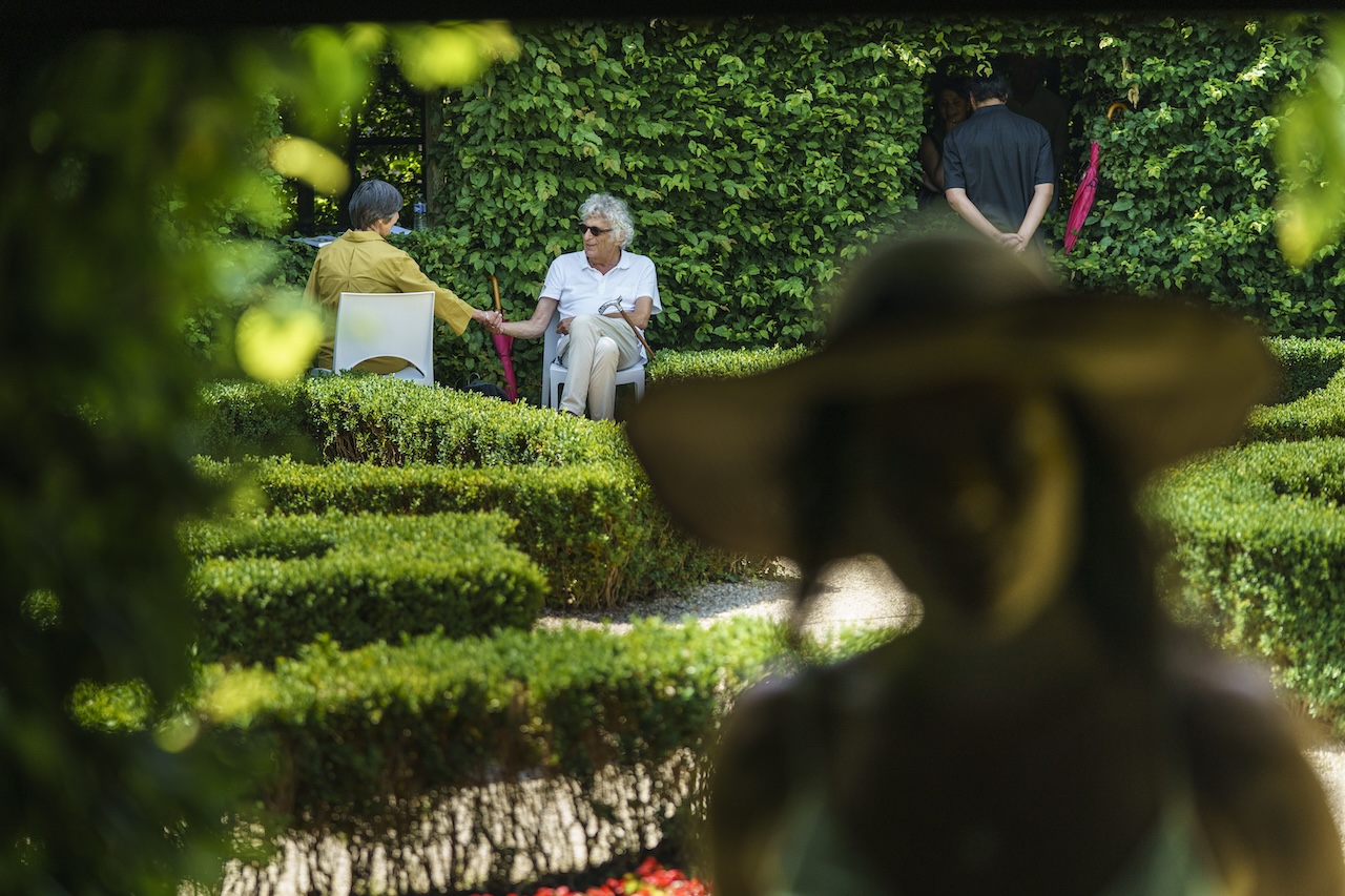 Dichters in de Prinsentuin in beeld